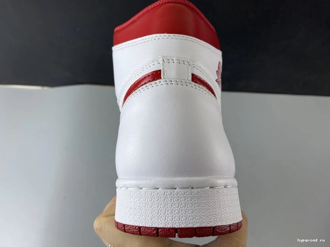 Retro Jordan (2017) 555088-103 Metallic Air Red 1 0520